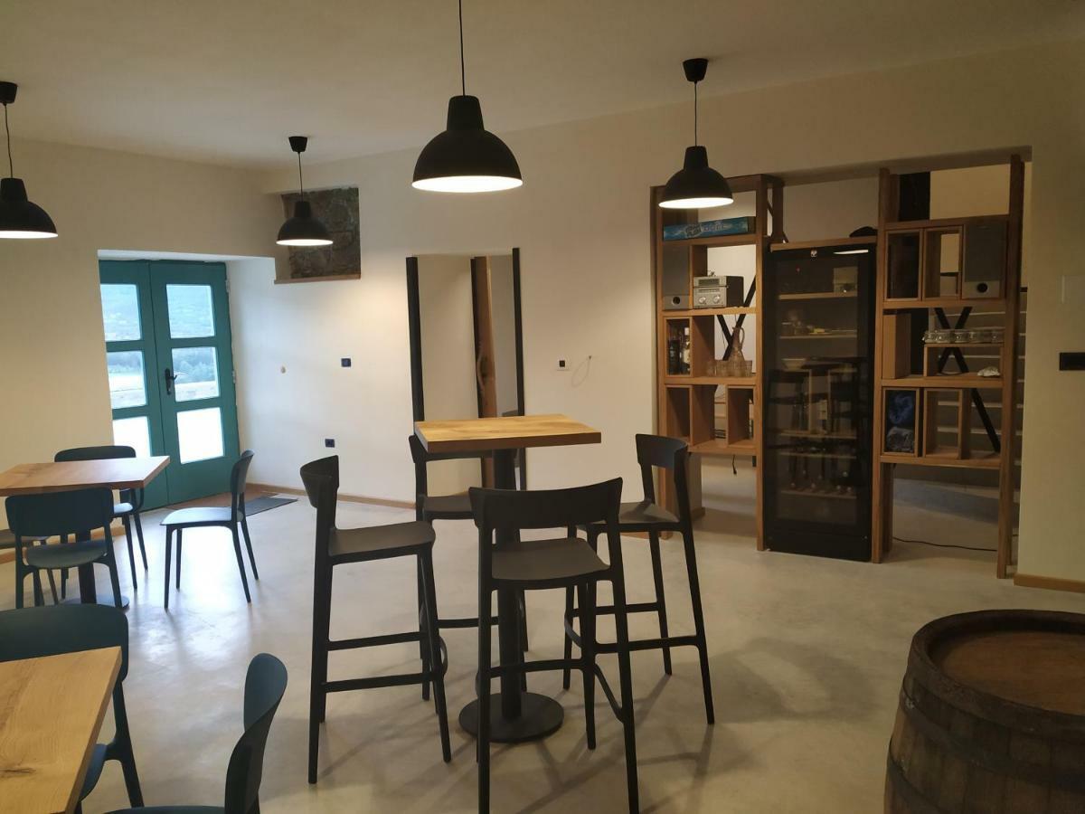 B & W Kriz Bed & Breakfast Ajdovščina Dış mekan fotoğraf